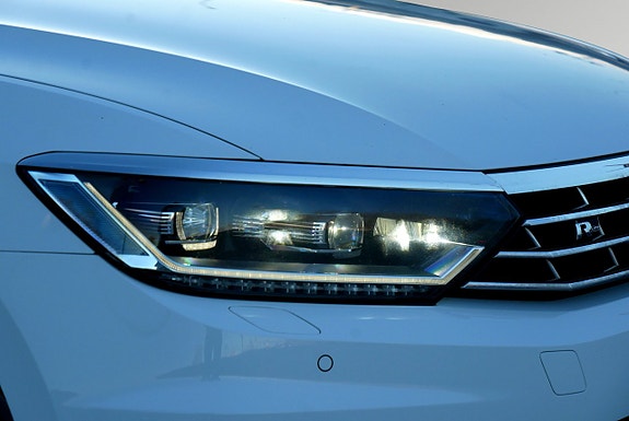 Volkswagen Passat 2 of 5