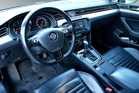 Volkswagen Passat 13 of 20