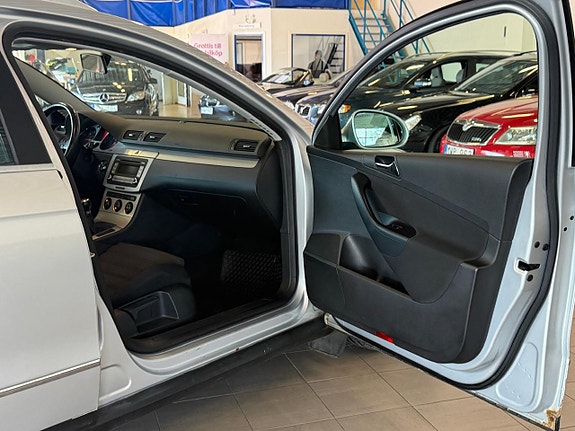 Volkswagen Passat 13 of 15