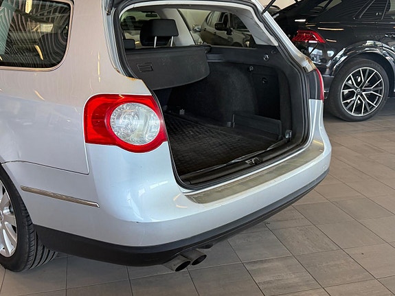 Volkswagen Passat 10 of 15