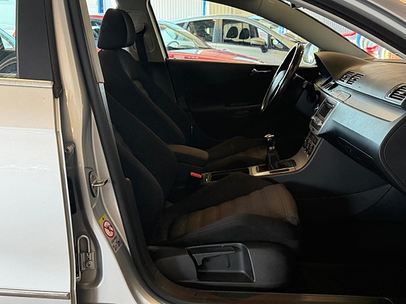 Volkswagen Passat 14 of 15