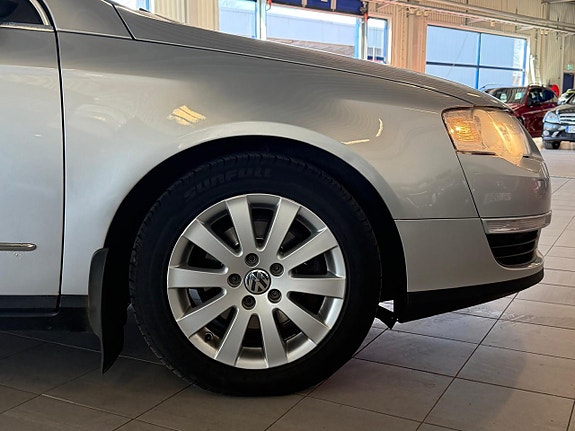 Volkswagen Passat 15 of 15