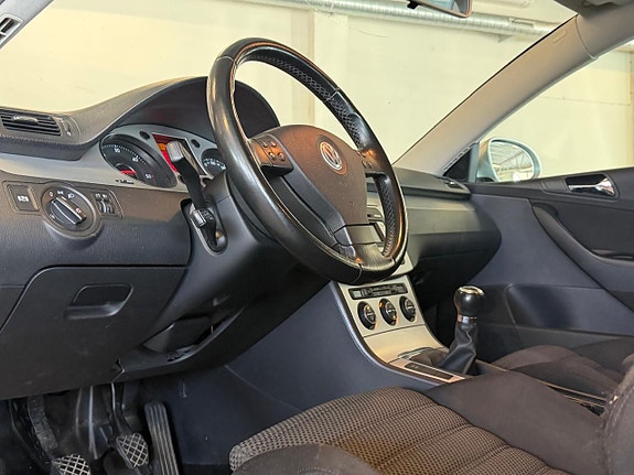 Volkswagen Passat 6 of 15