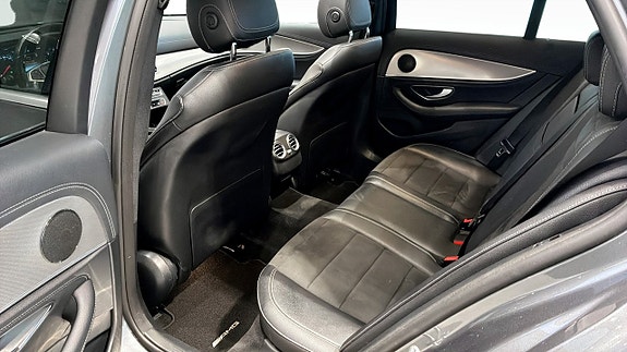 Mercedes-Benz E220 11 of 26