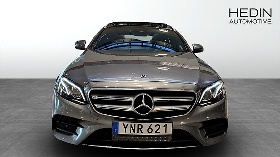 Mercedes-Benz E220 2 of 5