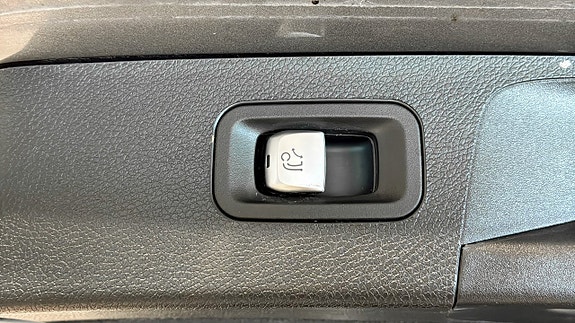 Mercedes-Benz E220 8 of 26