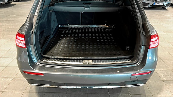Mercedes-Benz E220 6 of 26
