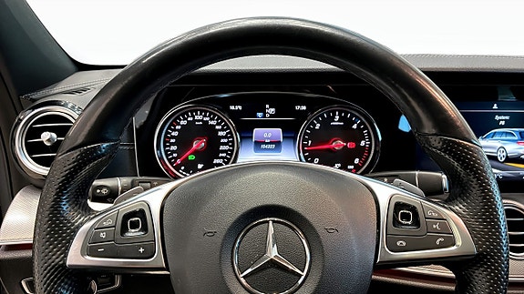 Mercedes-Benz E220 23 of 26