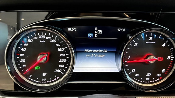 Mercedes-Benz E220 22 of 26