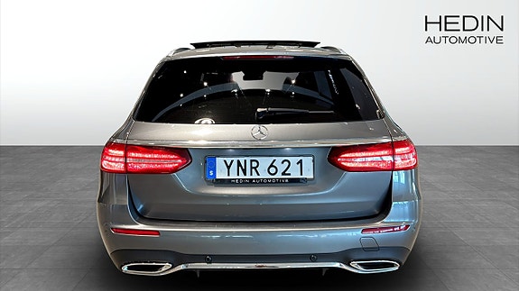 Mercedes-Benz E220 5 of 5