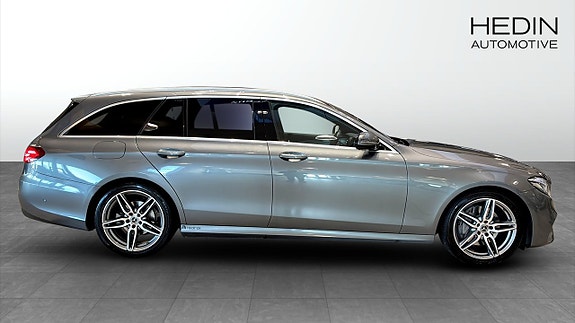 Mercedes-Benz E220 3 of 5