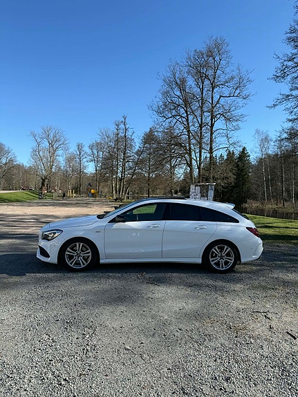 Mercedes-Benz CLA250 4 of 5