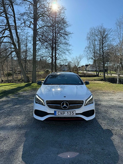 Mercedes-Benz CLA250 2 of 5