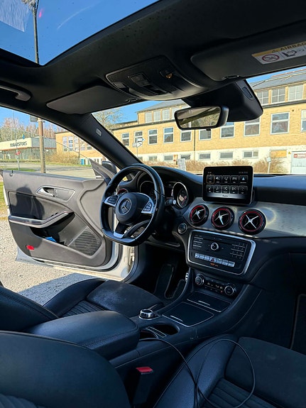 Mercedes-Benz CLA250 7 of 8