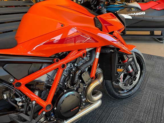 KTM 1390 SUPER DUKE R *HÖSTDEAL* (Ink tech pack) 6 of 8