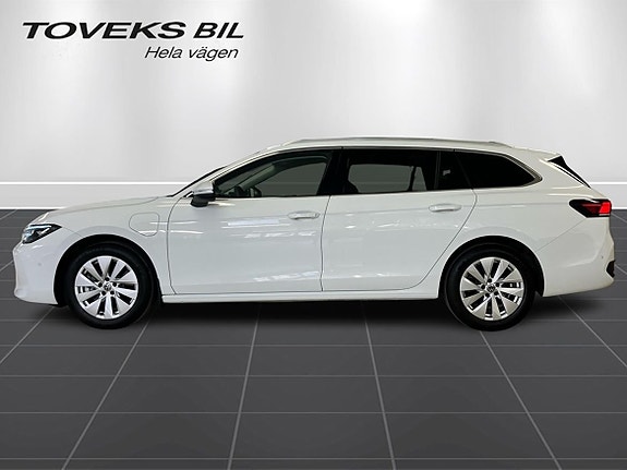 Volkswagen Passat 2 of 5