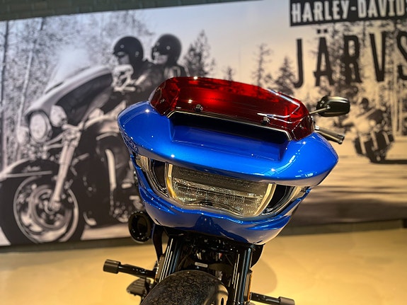Harley-Davidson CVO Road Glide ST "Electric Coast" 21 of 22