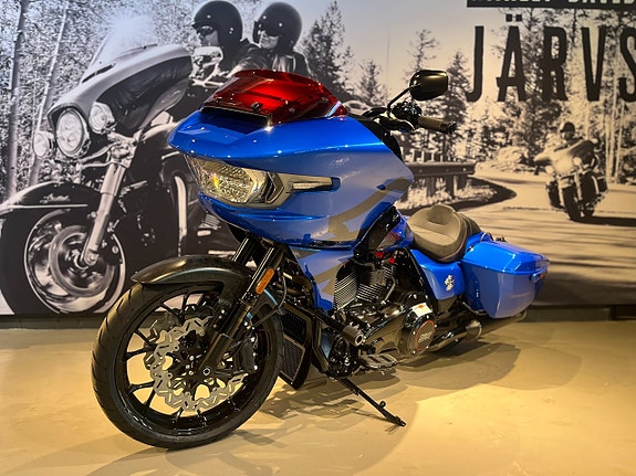 Harley-Davidson CVO Road Glide ST "Electric Coast" 5 of 22