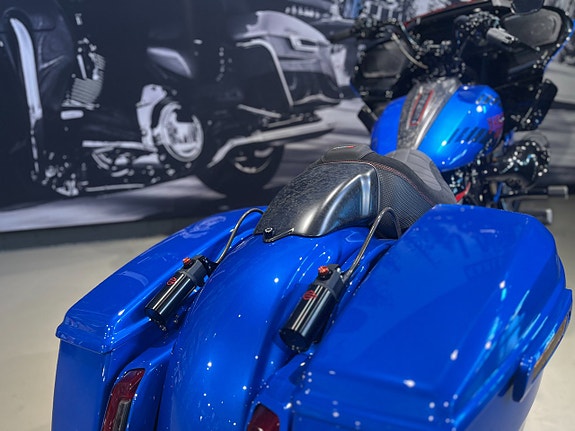 Harley-Davidson CVO Road Glide ST "Electric Coast" 11 of 22