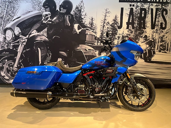 Harley-Davidson CVO Road Glide ST "Electric Coast"