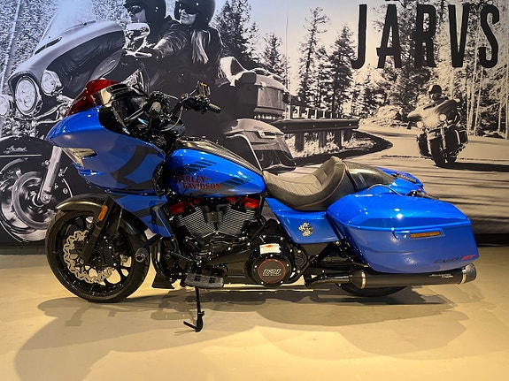 Harley-Davidson CVO Road Glide ST "Electric Coast" 6 of 22