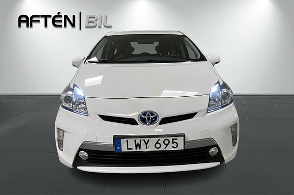 Toyota Prius Plug-in Hybrid 3 of 5