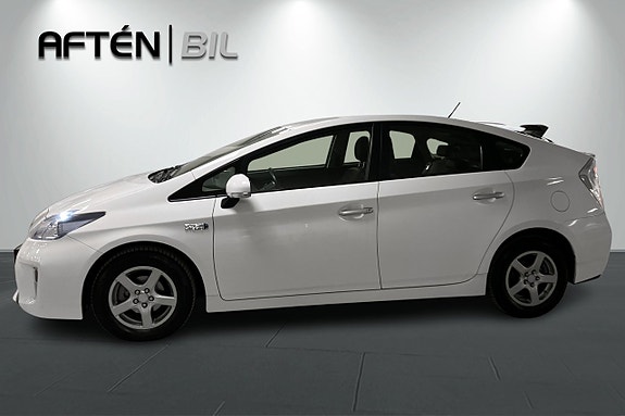 Toyota Prius Plug-in Hybrid 6 of 27