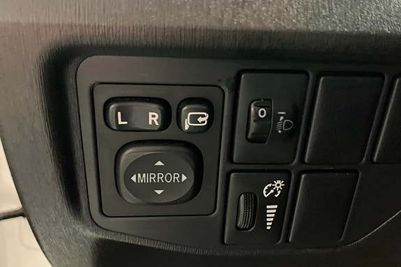 Toyota Prius Plug-in Hybrid 18 of 27