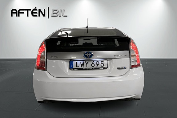 Toyota Prius Plug-in Hybrid 9 of 27