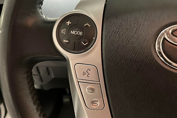 Toyota Prius Plug-in Hybrid 21 of 27
