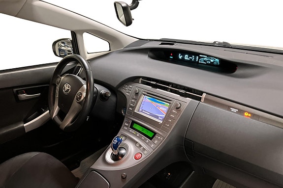 Toyota Prius Plug-in Hybrid 15 of 27