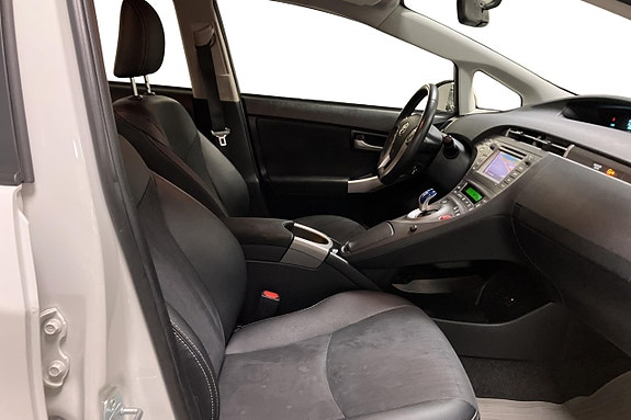Toyota Prius Plug-in Hybrid 14 of 27