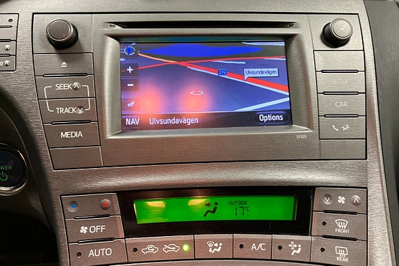 Toyota Prius Plug-in Hybrid 23 of 27