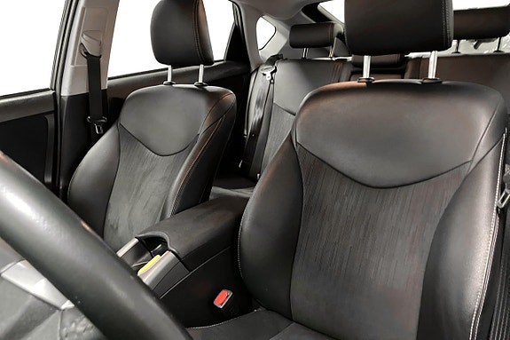 Toyota Prius Plug-in Hybrid 27 of 27