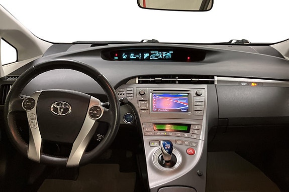 Toyota Prius Plug-in Hybrid 11 of 27