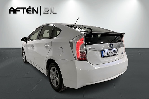 Toyota Prius Plug-in Hybrid 8 of 27