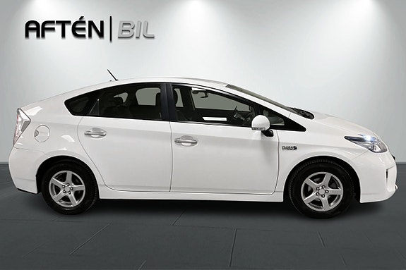 Toyota Prius Plug-in Hybrid 7 of 27