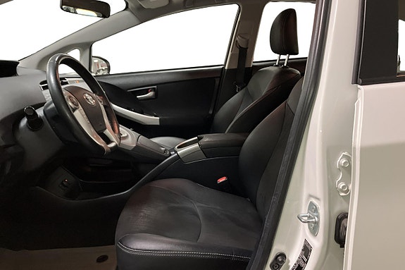 Toyota Prius Plug-in Hybrid 13 of 27
