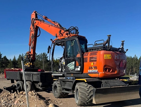 Hitachi ZX 140 W-6 / Leica 3D Autotilt / Ramstyrd kärra