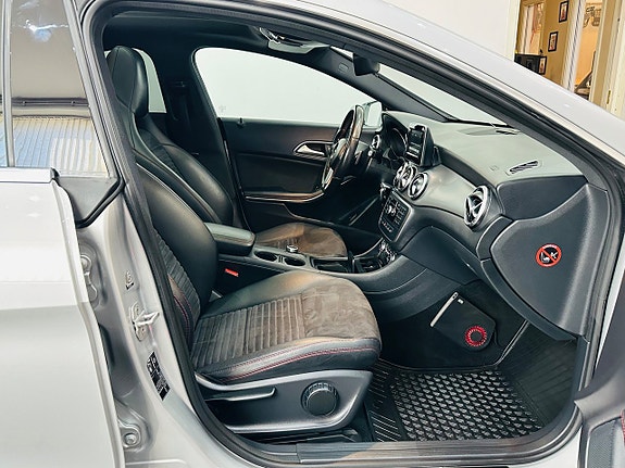 Mercedes-Benz CLA220 13 of 19