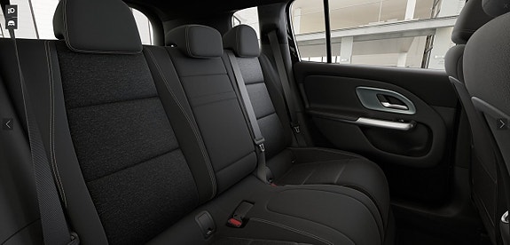 Mercedes-Benz GLB220 13 of 16