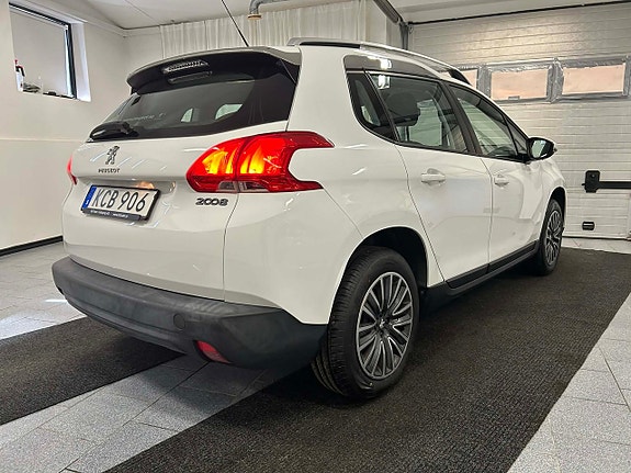 Peugeot 2008 2 of 5