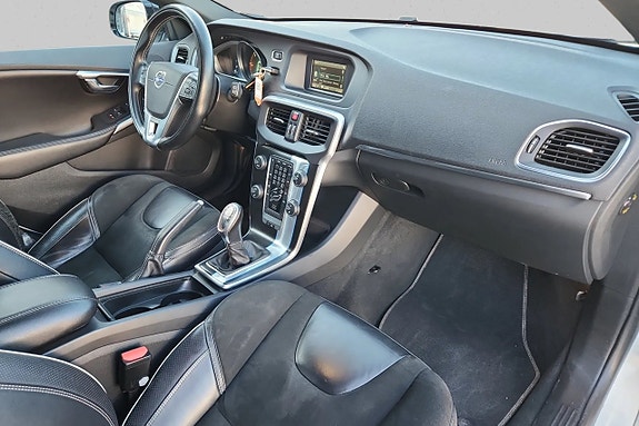 Volvo V40 11 of 14