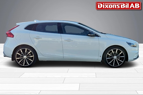 Volvo V40 2 of 14