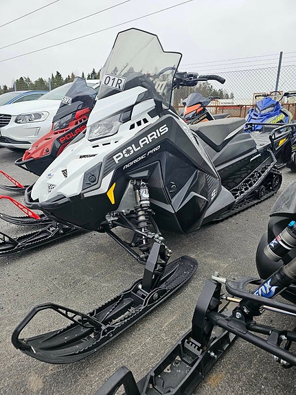 Polaris NORDIC PRO S4 146 White/Black 7S vårkampanj