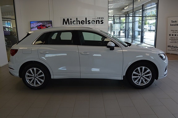 Audi Q3 4 of 15