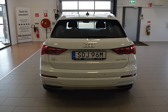 Audi Q3 6 of 15