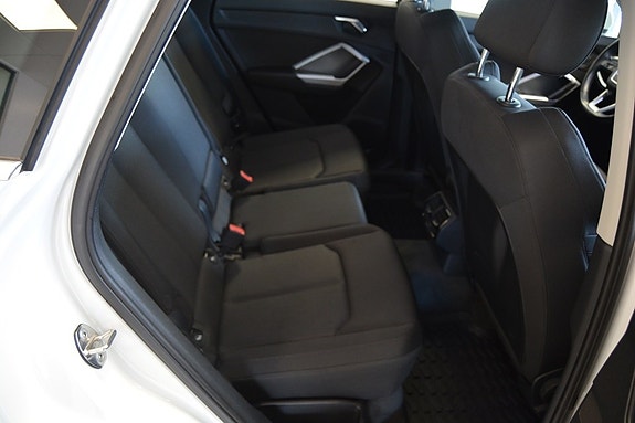 Audi Q3 12 of 15