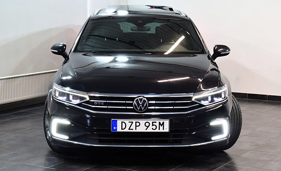 Volkswagen Passat 2 of 5