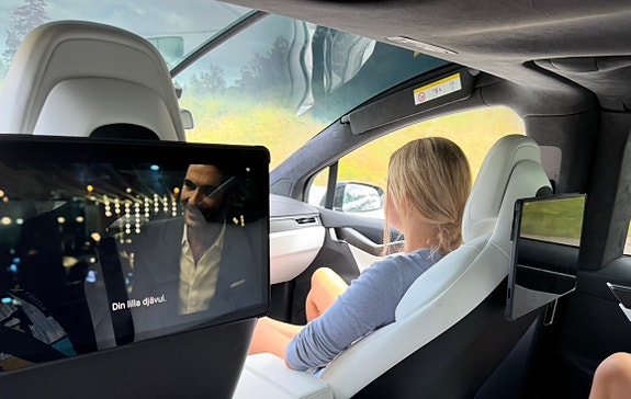 Tesla Model X 3 of 7